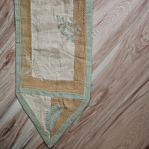 Jute Leaves Table Runner - Picture 2 of 5